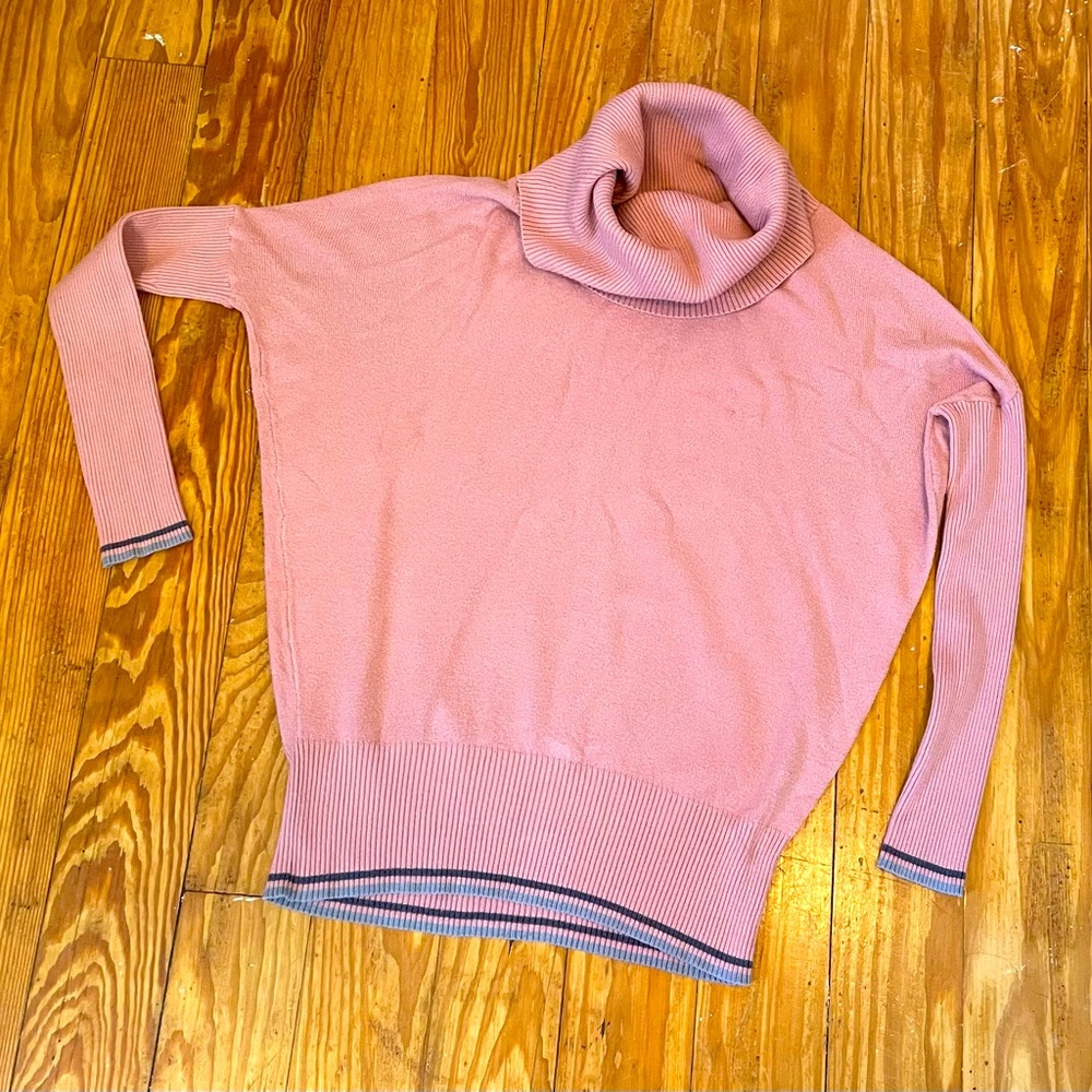 Wet Seal XS Long Sleeve Lightweight Top